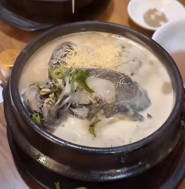 汪小菲開心！馬筱梅與張蘭同桌吃飯，乖巧敬酒獲得張蘭歡心