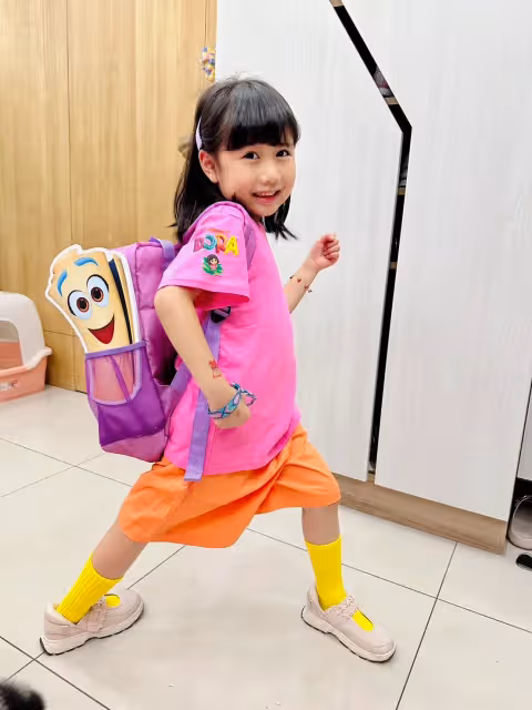 人氣小網紅還原變裝　3D撞臉卡通人物Dora