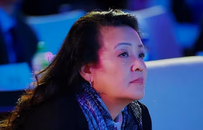 張蘭兌現承諾，在大S具俊曄秀恩愛的韓國電梯里自拍，引發熱議