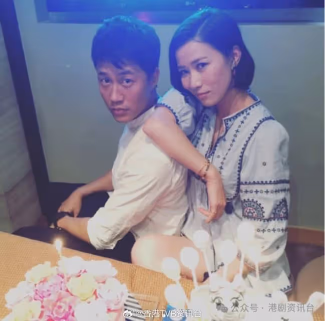 佘詩曼「細佬」送別亡父！家境富裕曾對爸爸再娶曾有恨意