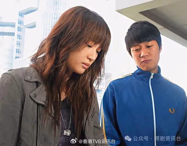 佘詩曼「細佬」送別亡父！家境富裕曾對爸爸再娶曾有恨意
