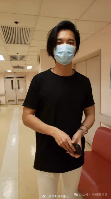 獲太太原諒宣布復出！TVB港男冠軍偷食朱智賢事業插水