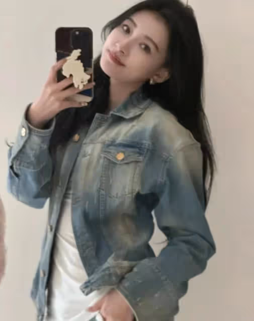 孫怡罕見泳裝美照,穿白色比基尼賣萌,身材纖瘦小蠻腰超搶鏡