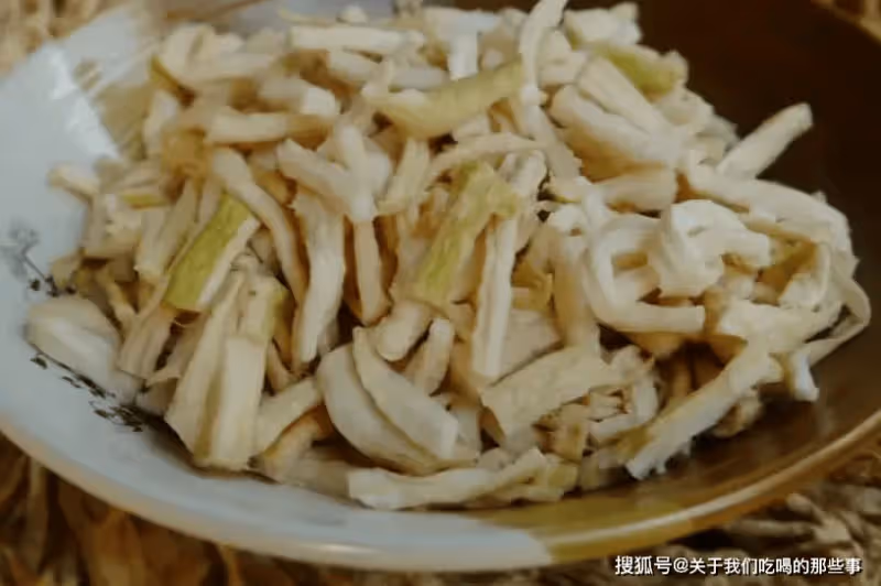 曬蘿蔔乾,直接曬好還是放鹽好?教你一招,爽脆鮮香,放一年不壞