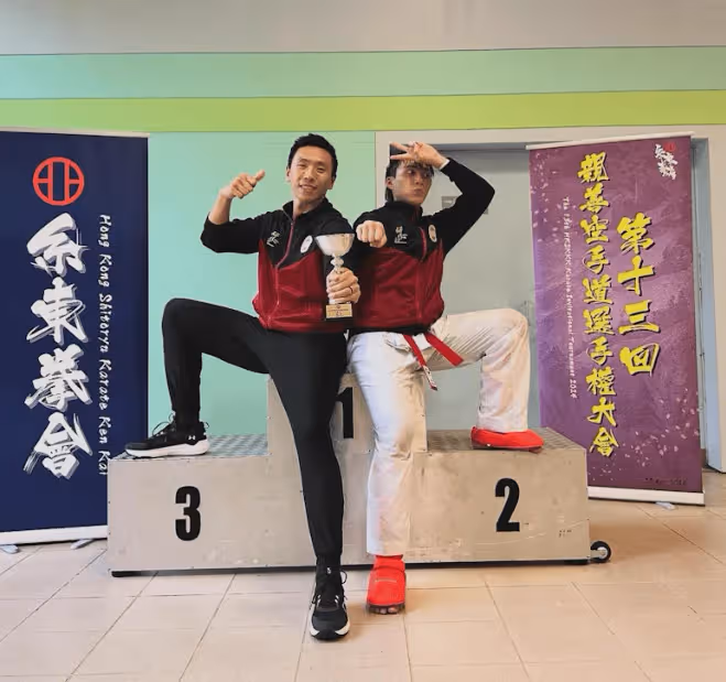 TVB男星苦練4年空手道首參賽即奪冠!日本嬌妻慰勞:變得更強大