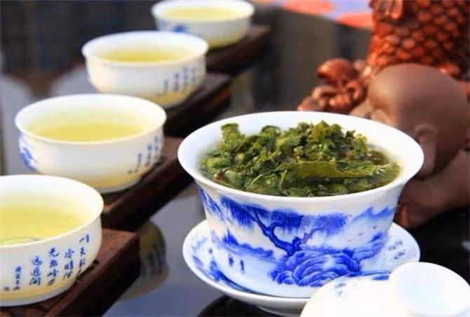 不是所有人都能喝茶葉水,有三種人不宜喝鐵觀音