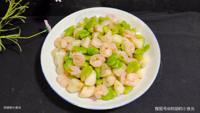 香椿韭菜靠邊站！立夏前這菜使勁吃，三種食材一鍋炒，吃出鮮和脆、吃出大好處