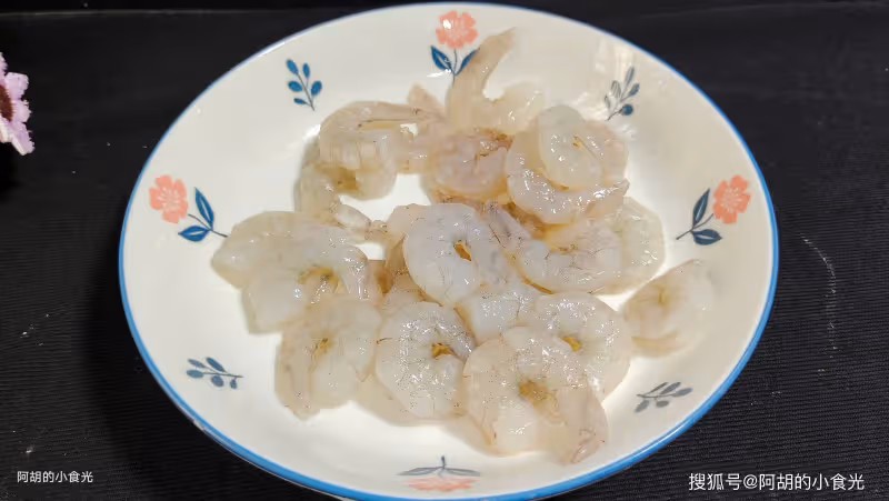香椿韭菜靠邊站!立夏前這菜使勁吃,三種食材一鍋炒,吃出鮮和脆、吃出大好處