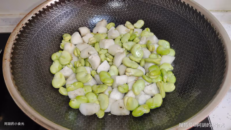 香椿韭菜靠邊站!立夏前這菜使勁吃,三種食材一鍋炒,吃出鮮和脆、吃出大好處
