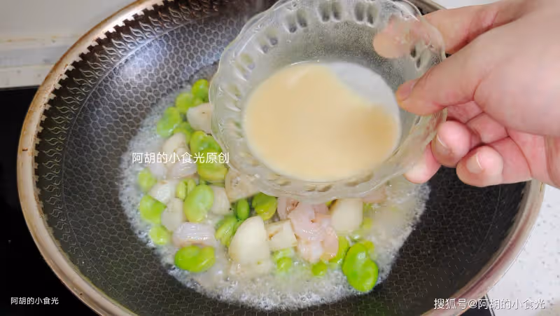 香椿韭菜靠邊站!立夏前這菜使勁吃,三種食材一鍋炒,吃出鮮和脆、吃出大好處