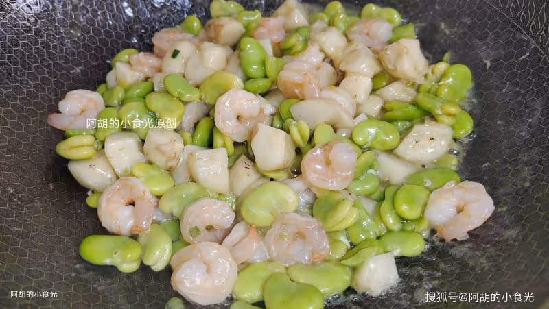 香椿韭菜靠邊站!立夏前這菜使勁吃,三種食材一鍋炒,吃出鮮和脆、吃出大好處