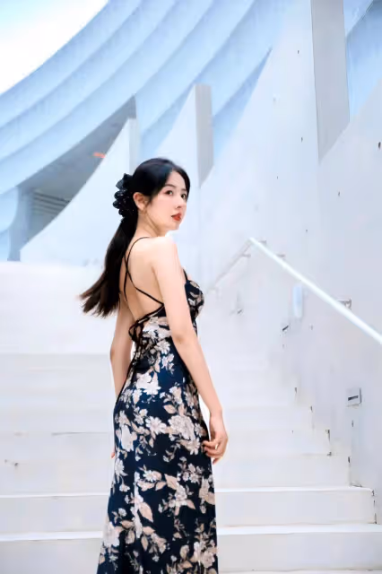 夏天必備,清涼弔帶裙的魅力解析——氣氛感穿搭藝術