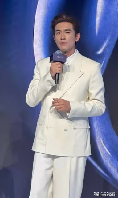 林更新苗苗吳千語上海活動同框：三人皆一身白裝，男俊女靚超養眼