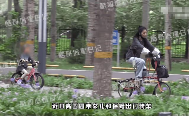 高圓圓母女公園騎車,素顏狀態爆棚,女兒Rhea扎雙馬尾似趙又廷