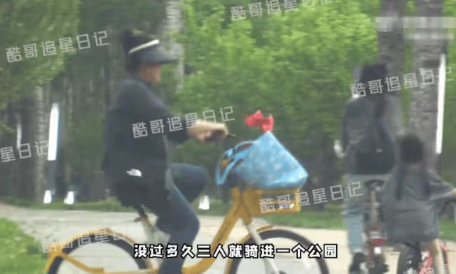 高圓圓母女公園騎車,素顏狀態爆棚,女兒Rhea扎雙馬尾似趙又廷