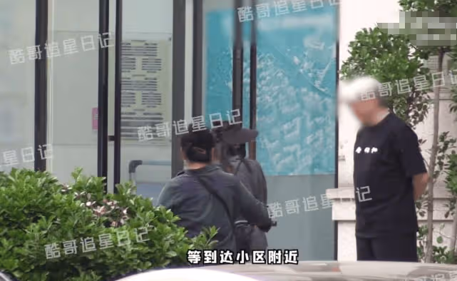高圓圓母女公園騎車,素顏狀態爆棚,女兒Rhea扎雙馬尾似趙又廷