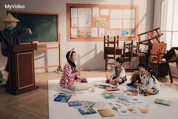 陶晶瑩節目披粉紅虎皮顛覆形象　品冠遭小孩虧：你阿宅喔