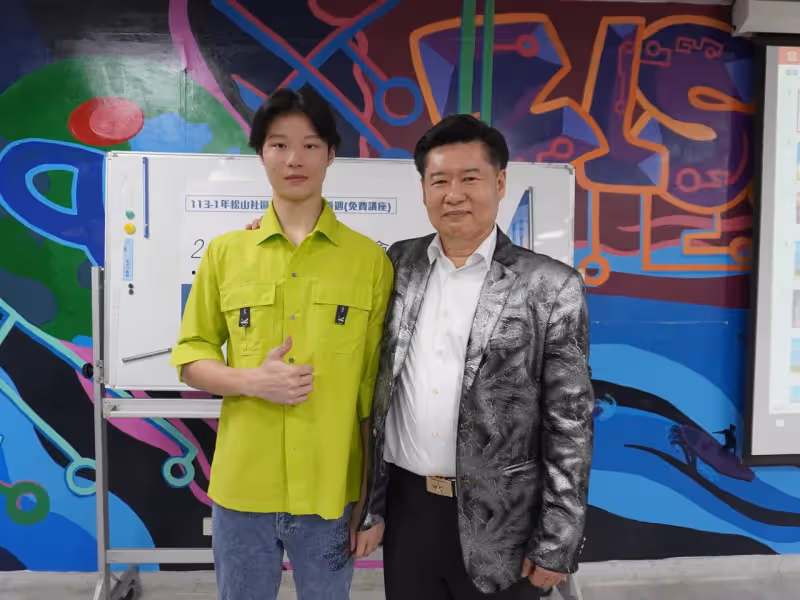 和家馨送子成年禮先學反詐騙　考取模特兒組進軍演藝圈