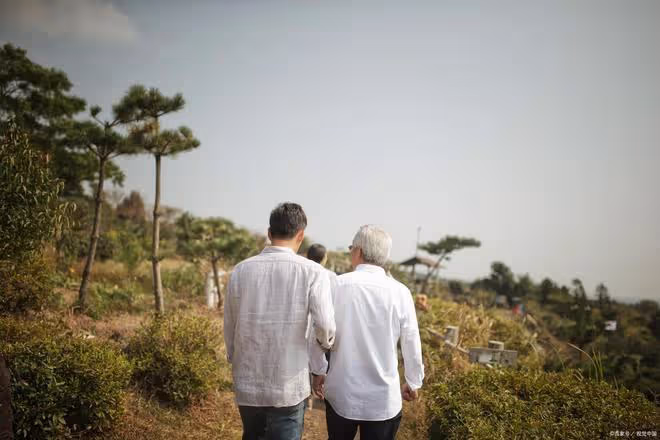 我發現年輕人不婚不育不算什麼,可怕的是他們的父母也認同這想法