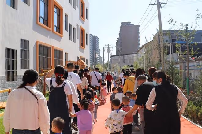 「孩子又拉褲子快來接」4歲娃天天被投訴,寶爸的回應堪稱教科書