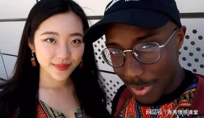我不顧反對遠嫁非洲,下飛機後發現,黑人老公還有3位妻子