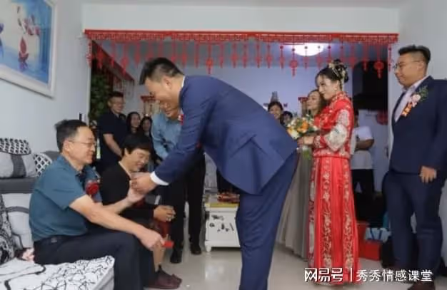 新娘逃婚去找男閨蜜,新郎宣布婚禮繼續,新娘回來後傻眼了