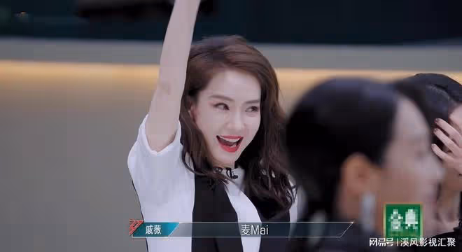 戚薇霸氣回應賣姬人設,評論區吵翻了天,這首歌是唱給前女友的?