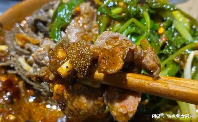 牛肉絕絕子的風味吃法,搭配酸菜燉一燉,解饞滋補,味道嘎嘎香