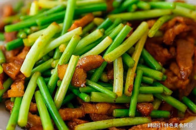 蒜苗就應該這麼吃,嫩香解饞,味美降血脂,被家人夸爆的下飯菜