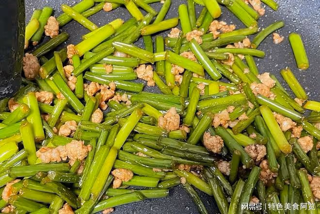 蒜苗就應該這麼吃,嫩香解饞,味美降血脂,被家人夸爆的下飯菜