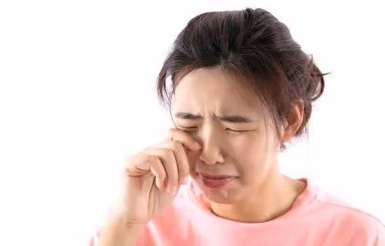 小姑子指責我讓她86歲的父親做家務，我出差十天她哭著求我趕緊回