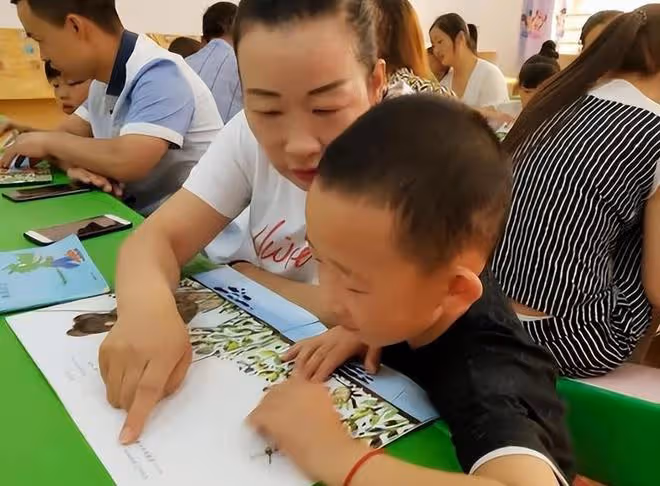 寶媽一個「巧方法」,6歲娃月識千字,方法簡單聰明人一看就會