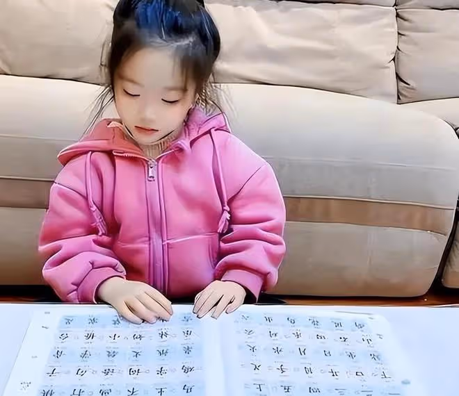寶媽一個「巧方法」,6歲娃月識千字,方法簡單聰明人一看就會