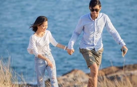 女人偷偷暗戀你,會釋放出這些「信號」,悠著點別躲啦