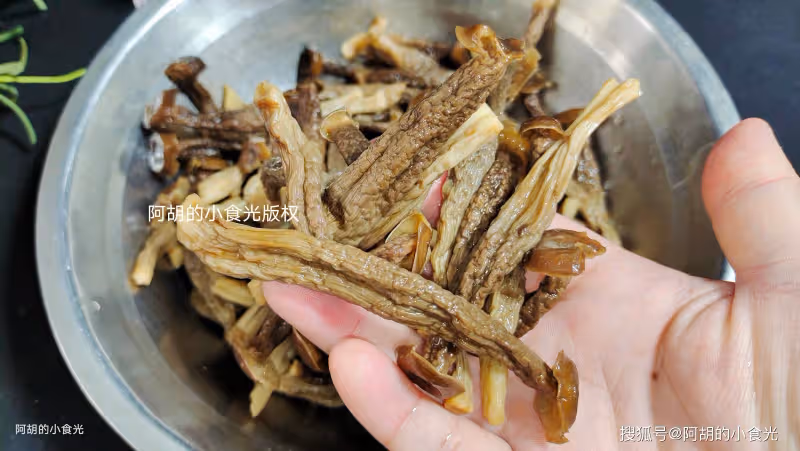 木耳和它絕配,花小錢吃美味!再配燒椒一拌,營養大好處、滿口脆,一盆不夠吃