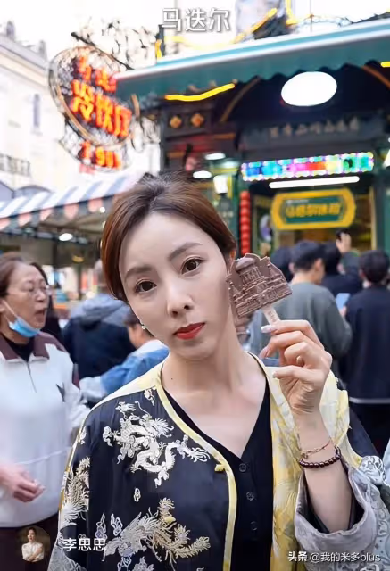 李思思到哈爾濱了!吃大鍋燉,逛東北早市,穿馬面裙出鏡星味十足