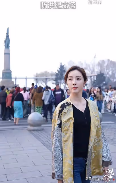 李思思到哈爾濱了!吃大鍋燉,逛東北早市,穿馬面裙出鏡星味十足