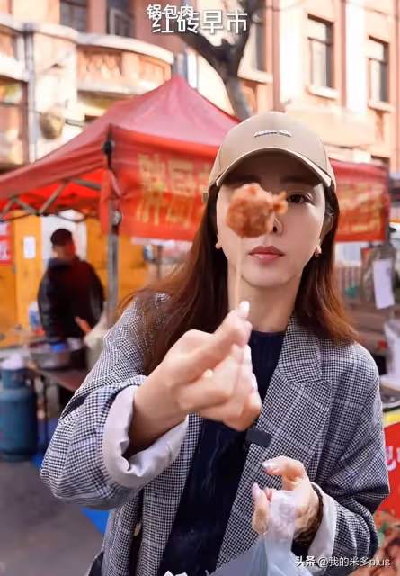 李思思到哈爾濱了!吃大鍋燉,逛東北早市,穿馬面裙出鏡星味十足
