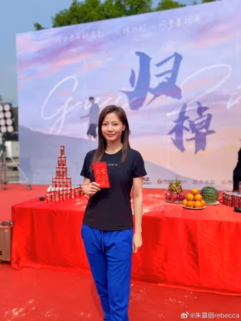TVB花旦朱晨麗被指樣貌再進化!下巴變尖,與劉松仁合照笑容僵硬
