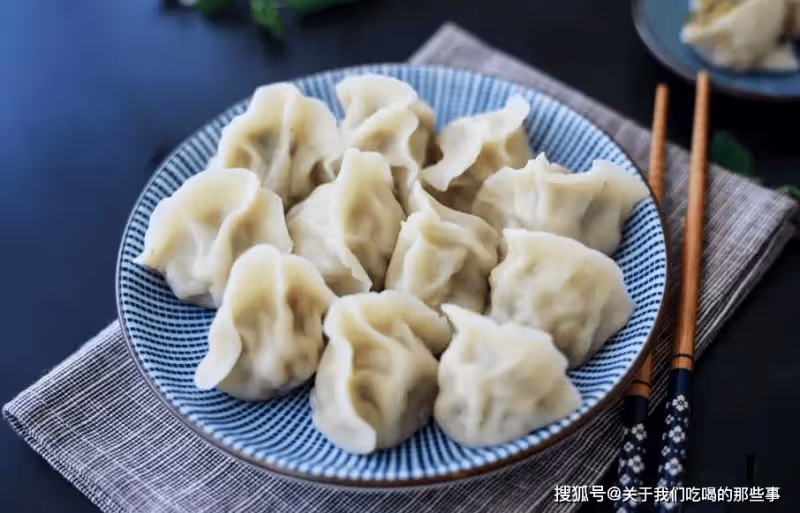 煮餃子時:蓋蓋煮還是不蓋蓋煮?區別老大了,難怪餃子老破皮