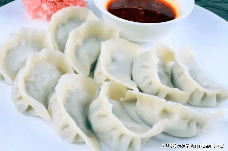 煮餃子時:蓋蓋煮還是不蓋蓋煮?區別老大了,難怪餃子老破皮