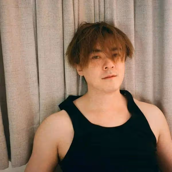37歲男歌星翻唱港樂天后新歌唱到哭，網友擔心他仍未走出情傷