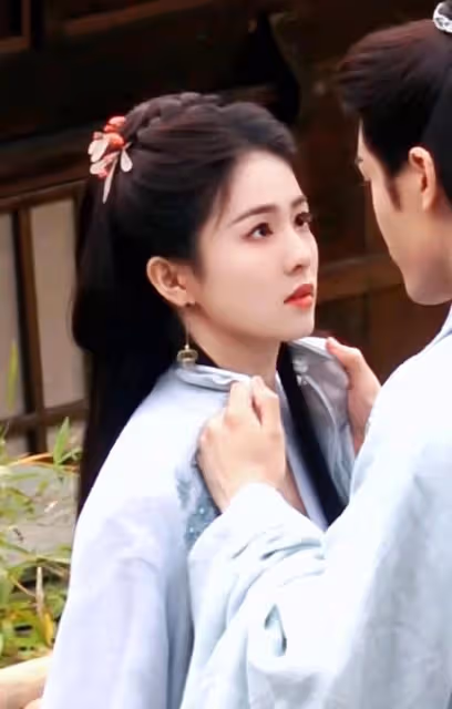 《臨江仙》曾舜晞幫白鹿先整理衣服後吻脖子,太有反差感了!
