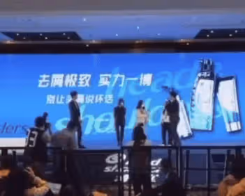 警花就不一樣!終於有不怕王一博的女粉出現!好奇的談話內容公開