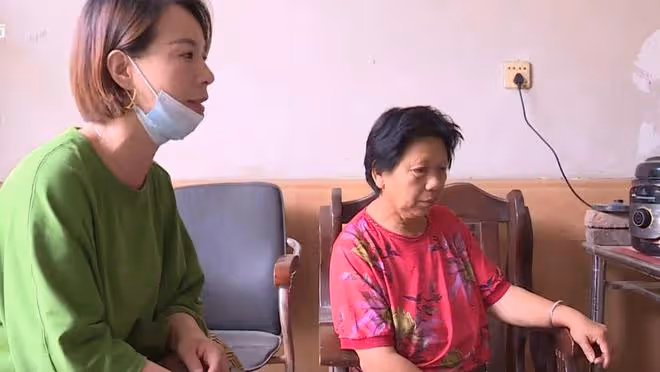 「我愛上別人」男子拋棄妻子,與40歲初戀結婚10年,如今又要分手