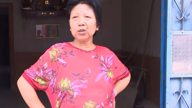 「我愛上別人」男子拋棄妻子,與40歲初戀結婚10年,如今又要分手
