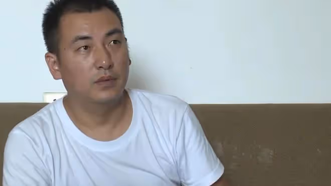 「我愛上別人」男子拋棄妻子,與40歲初戀結婚10年,如今又要分手