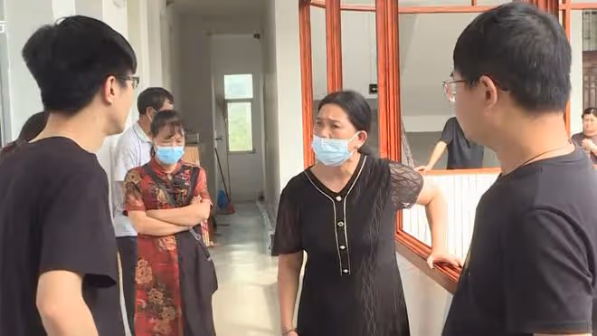 小伙與女友異地戀6年,結婚後發現她跟別人曖昧:我花了12萬