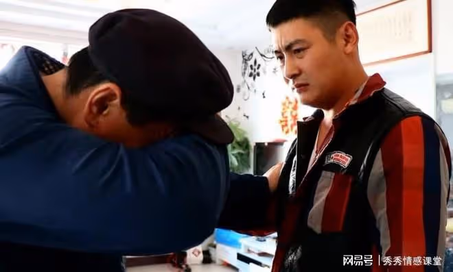 母親病危，我開車800公里回家奔喪，剛進門父親把我趕了出來！