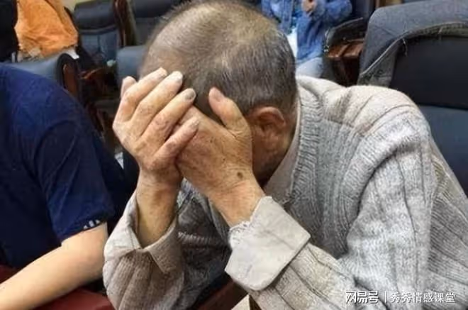 母親病危，我開車800公里回家奔喪，剛進門父親把我趕了出來！